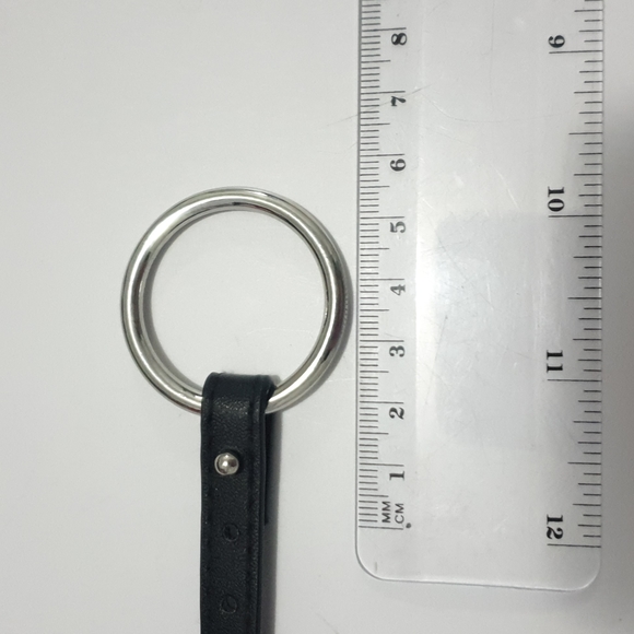 Front open Black vinyl choker with silver O ring - Picture 11 of 16